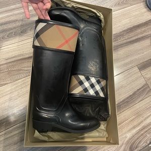 Burberry rainboots